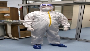 DOKTORLAR KOVİD-19'LA SAVAŞI ANLATIYOR - "Yalvarır gözlerle bakan hastalarımız çok oluyor"