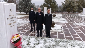 DSP Genel Başkanı Aksakal, merhum Rahşan Ecevit'i mezarı başında andı