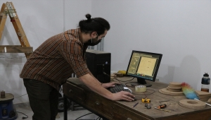 Duvar saati üreten çift, devlet desteğiyle yurt dışına açıldı