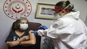 Engelli ve yaşlı bakım kuruluşlarında CoronaVac aşısı uygulanmaya başladı