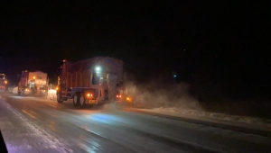 Erzincan-Sivas kara yolunda karla mücadele çalışması devam ediyor