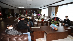 Gençlerden Başkan Demirbaş'a teşekkür ziyareti 