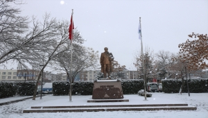 Gölbaşı'nda kar yağışı kartpostallık görüntü oluşturdu