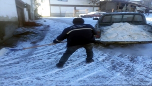 Güdül Belediyesi ekiplerinin karla mücadelesi sürüyor