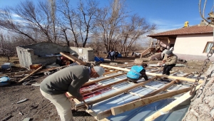 Halkapınar'da ağılı yanan vatandaşa Müftülük ve Diyanet Vakfı'ndan destek