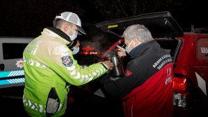 İHH'dan başkentte görev başındaki polislere çorba ve çay ikramı
