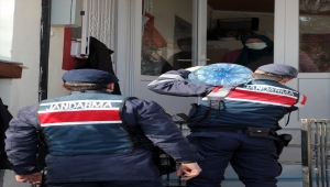 Jandarma ekipleri yaşlılara destek oluyor