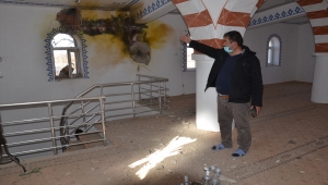 Karaman'da yıldırım isabet eden caminin minaresi yıkıldı