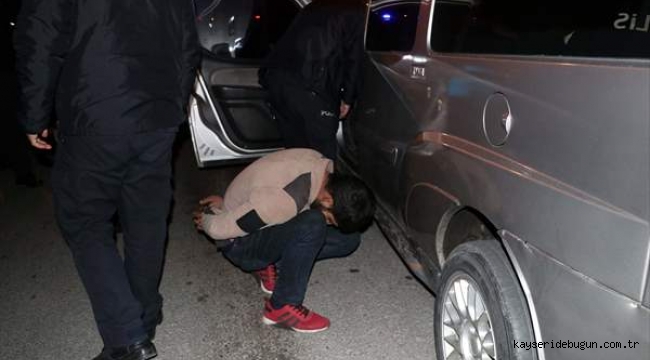 Kayseri'de Bugün oldu: Bağdat Caddesinde polisten kaçan şüpheliler kovalamaca sonucu yakalandı