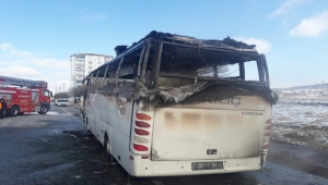 Kayseri'de seyir halindeki işçi servisi yandı