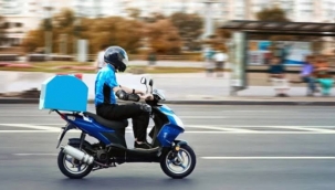 Kayseri Erkilet'te yanlış eve giren kuryeyi hırsız zannedip önce dövdüler sonra polisi aradılar