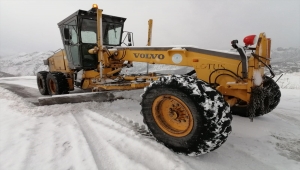 Kızılcahamam'da karla mücadele çalışmaları sürüyor