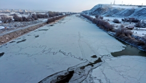 Kızılırmak kısmen buz tuttu