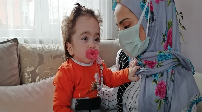 Konya'da Özşen çifti, enzim hastası kızlarının tedavi için yardım eli bekliyor