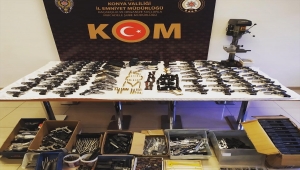 Konya'da silah üretim atölyesinde 75'i ruhsatsız diğerleri kurusıkı 156 tabanca ele geçirildi