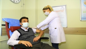 Kovid-19 aşısı sağlık çalışanlarına yapılmaya başlandı