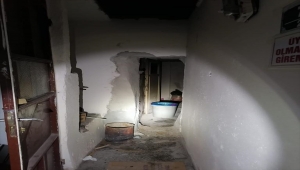 Kumar oynamak için duvarı yıkıp gizli giriş yapmışlar