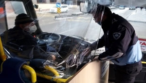 Nevşehir'de zabıta ekiplerinden halk otobüslerinde maske ve mesafe denetimi