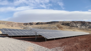 Niğde'de Bor Belediyesince kurulan güneş enerjisi santrali elektrik üretimine başladı