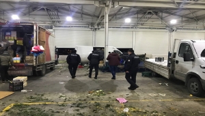 Pazarcı esnafı arasında bıçaklı kavga: 4 yaralı