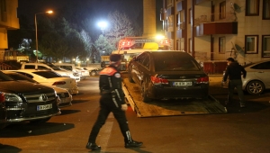 Sivas'ta "dur" ihtarına uymayan ehliyetsiz sürücü yayalara çarptı: 4 yaralı 