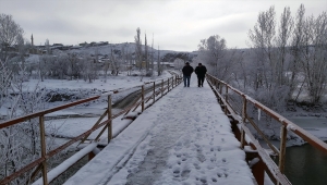 Sivas'taki Hafik Gölü buz tuttu