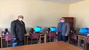 Suşehri Şehit Bayram Yüce Ortaokuluna TRT'den bilgisayar desteği