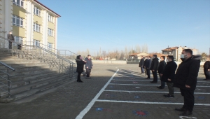 Ulaş'ta okullarda bayrak töreni yapıldı