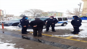 57 bin lirasını kaptırmıştı, ikinci kez dolandırılmasını polisin dikkati önledi