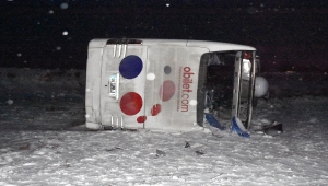 Aksaray'da devrilen yolcu otobüsünde 22 kişi yaralandı