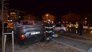 Aksaray'da iki otomobil çarpıştı: 6 yaralı