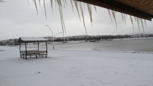 Beyşehir Gölü'ndeki adalar beyaza büründü