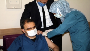 Çankırı Valisi Ayaz, Kovid-19 aşısının ilk dozunu yaptırdı: