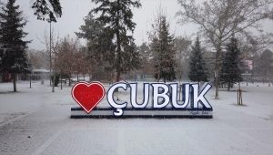Çubuk'ta kar etkili oluyor