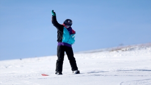 Erciyes'te yerli ve yabancı ziyaretçiler, pistlerde yoğunluk oluşturdu