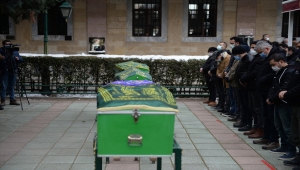 Eskişehir'de ölü bulunan karı koca ve 4 yaşındaki çocukları yan yana defnedildi