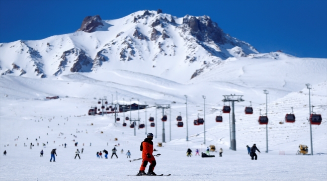 GRAFİKLİ - KIŞ TURİZMİNİN GÖZDE MERKEZLERİ - Erciyes'in pistleri, kayak tutkunlarına adrenalinin zirvesini yaşatıyor