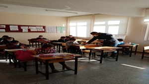 Güdül Belediye Başkanı Muzaffer Yalçın, yüz yüze eğitime başlayan öğrencileri ziyaret etti