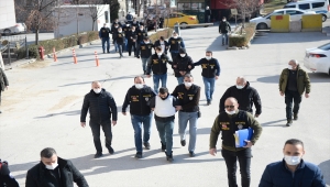 GÜNCELLEME - Eskişehir'de bir çift ve 4 yaşındaki çocuklarının evlerinde ölü bulunmasına ilişkin 9 şüpheli adliyede