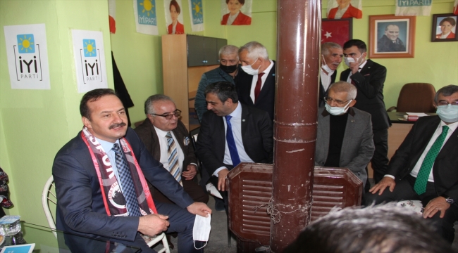 İYİ Parti Genel Başkan Yardımcısı Yavuz Ağıralioğlu, Zara'da
