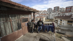 Kağıt toplayıcısı baba, 4 engelli çocuğuna bakmak için mücadele veriyor