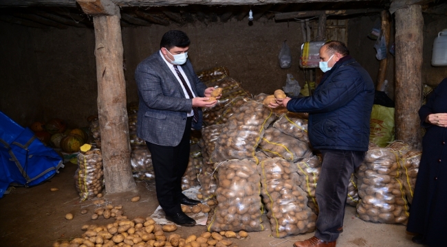 Kahramankazan Belediyesi çiftçinin elinde kalan patatesleri satın alarak ihtiyaç sahiplerine dağıtacak