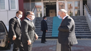 Karaman Valisi Işık, KMÜ Rektörü Ak'a hayırlı olsun ziyaretinde bulundu