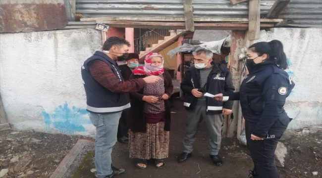 Kayseri'de 82 yaşındaki kadının içinde yaşlılık maaşı bulunan çantasını çalan 2 şüpheli yakalandı 