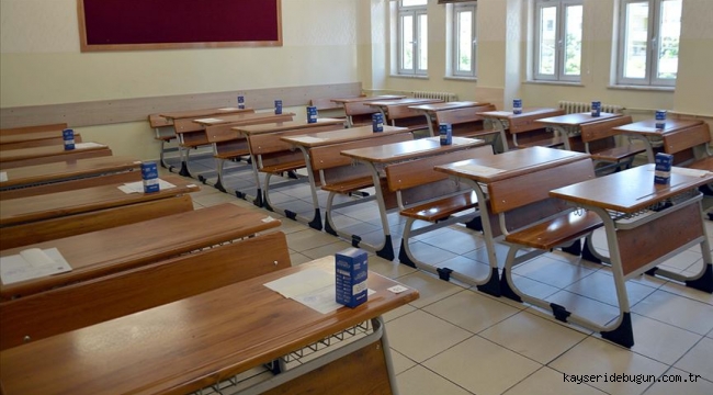 Kayseri'de gerekli şartları yerine getiren öğrenciler ve öğretmenler hafta sonu kısıtlamasından muaf