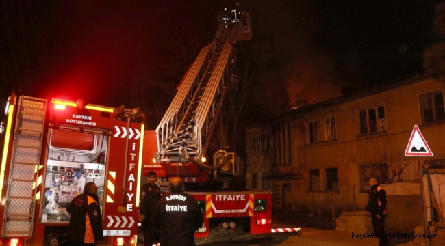 Kayseri'de metruk bir ev aynı gece iki kez yakıldı
