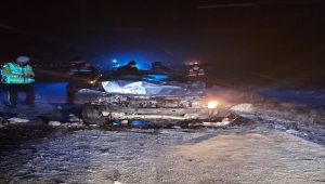 Kayseri'de otomobil tırla çarpıştı 3 kişi yaralandı