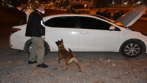 Kayseri'de polisi görünce otomobil ile kaçmaya çalışan sürücü ehliyetsiz çıktı