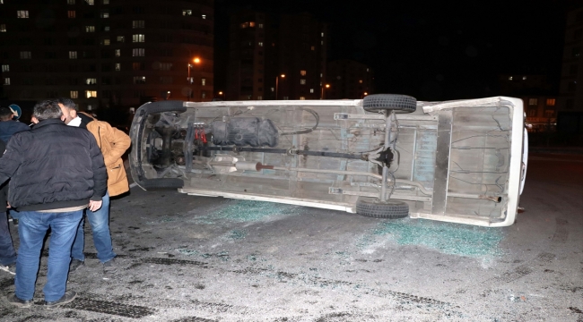 Kayseri'de servis midibüsü ile otomobil çarpıştı: 6 yaralı