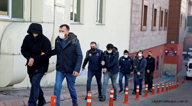 Kayseri merkezli 3 ilde düzenlenen FETÖ/PDY operasyonda 2 zanlı tutuklandı